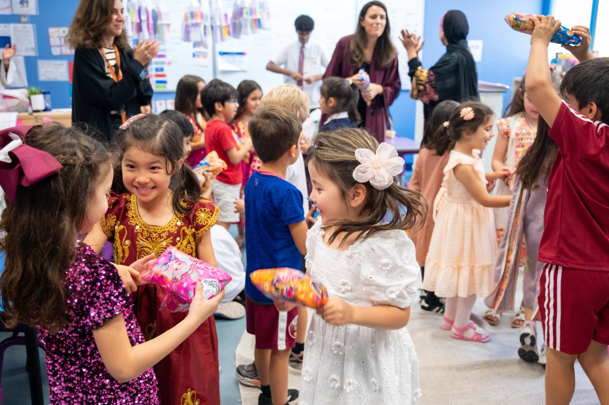 sekqatar's tweet image. Celebrating #Garangao in the PYP! 🌙✨ Our students didn&apos;t just celebrate, they lived this cherished mid-Ramadan tradition. From singing to embracing the spirit of giving, they showed us open-mindedness and celebrated Qatar &amp;amp; the Gulf&apos;s rich cultural heritage. #Qatar #PYP