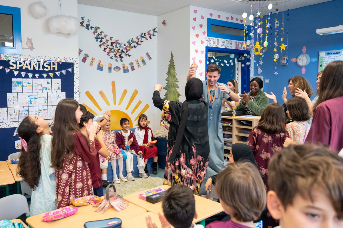 sekqatar's tweet image. Celebrating #Garangao in the PYP! 🌙✨ Our students didn&apos;t just celebrate, they lived this cherished mid-Ramadan tradition. From singing to embracing the spirit of giving, they showed us open-mindedness and celebrated Qatar &amp;amp; the Gulf&apos;s rich cultural heritage. #Qatar #PYP