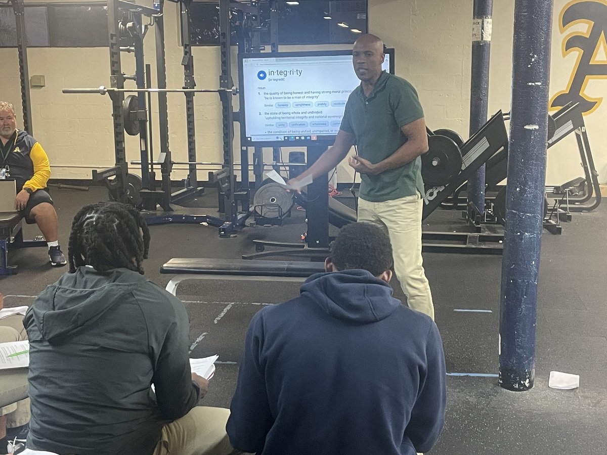 Aquinas Football (@sta_football) on Twitter photo 🔸Senior Leadership🔸
<a href="/JamesWalkerNFL/">James Walker</a>
“Media Do’s and Don’ts”
#FTF
#Brotherly_Love
#YouGoWeGo
<a href="/CoachHarriott/">Roger Harriott</a> 🔸Senior Leadership🔸
<a href="/JamesWalkerNFL/">James Walker</a>
“Media Do’s and Don’ts”
#FTF
#Brotherly_Love
#YouGoWeGo
<a href="/CoachHarriott/">Roger Harriott</a>