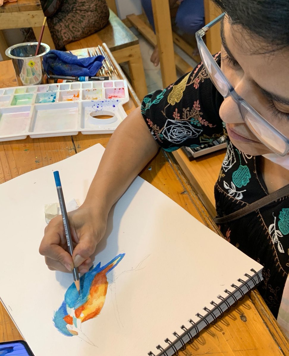 PencilAndChai's tweet image. Flowers, fruits, vegetables... It sounds simple when enrolling, right? But once you dive into watercolors, you realize—Nature&apos;s palette is far from easy! 🍃🌸🍎🥦

#WatercolorArt #NatureInArt #ArtTeaching #ArtJourney #WatercolorChallenge