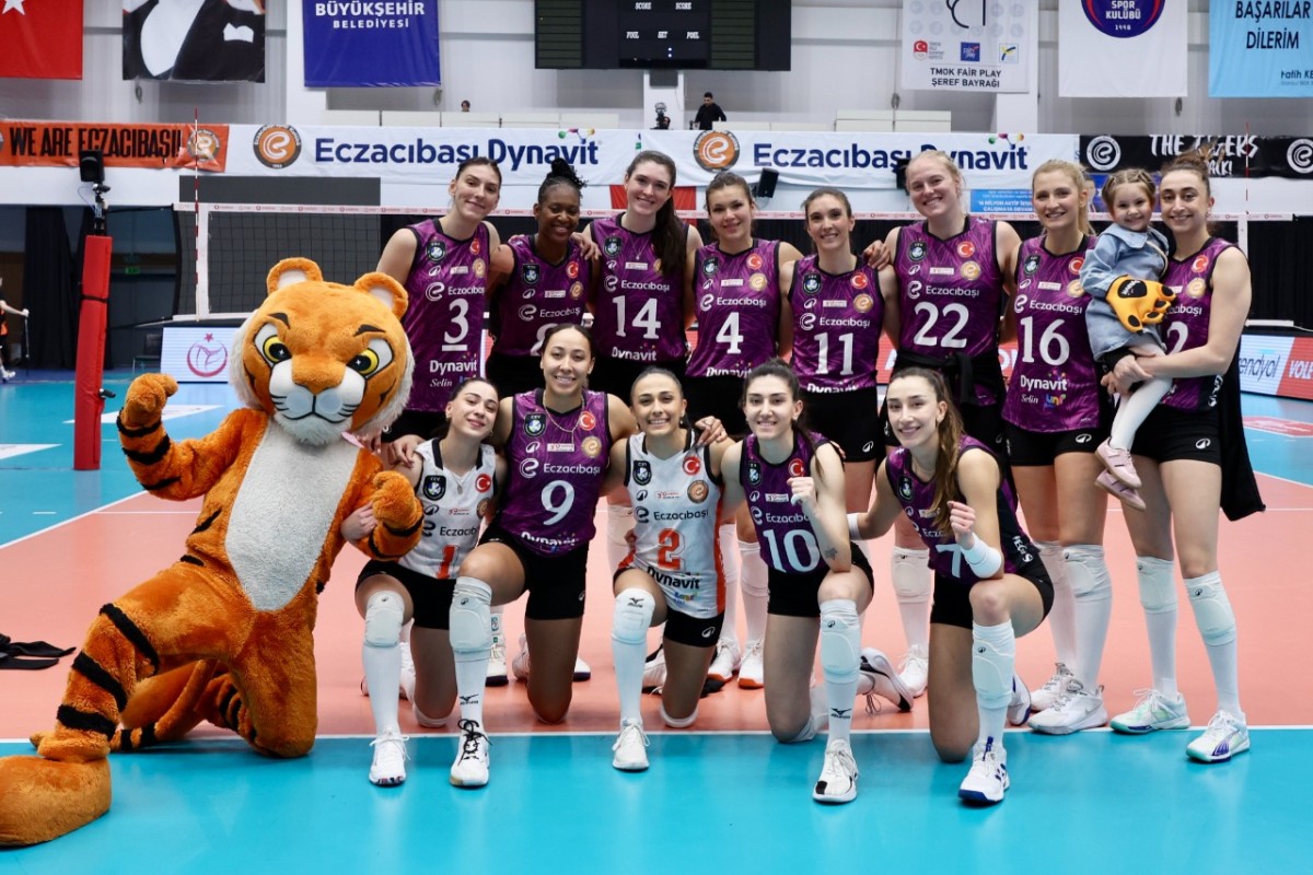 🏐 Mor Formayla Sahada Güç ve Kararlılık! 💜

Eczacıbaşı Dynavit, kadın sporcuların gücünü ve sahadaki kararlılığını simgeleyen Decathlon Türkiye tasarımı mor formalarla sahaya çıkıyor! 💪🔥

📅 13 Mart Perşembe
🕕 18.00
📍 Burhan Felek Vestel Voleybol Salonu
📺 S Sport Plus &amp;