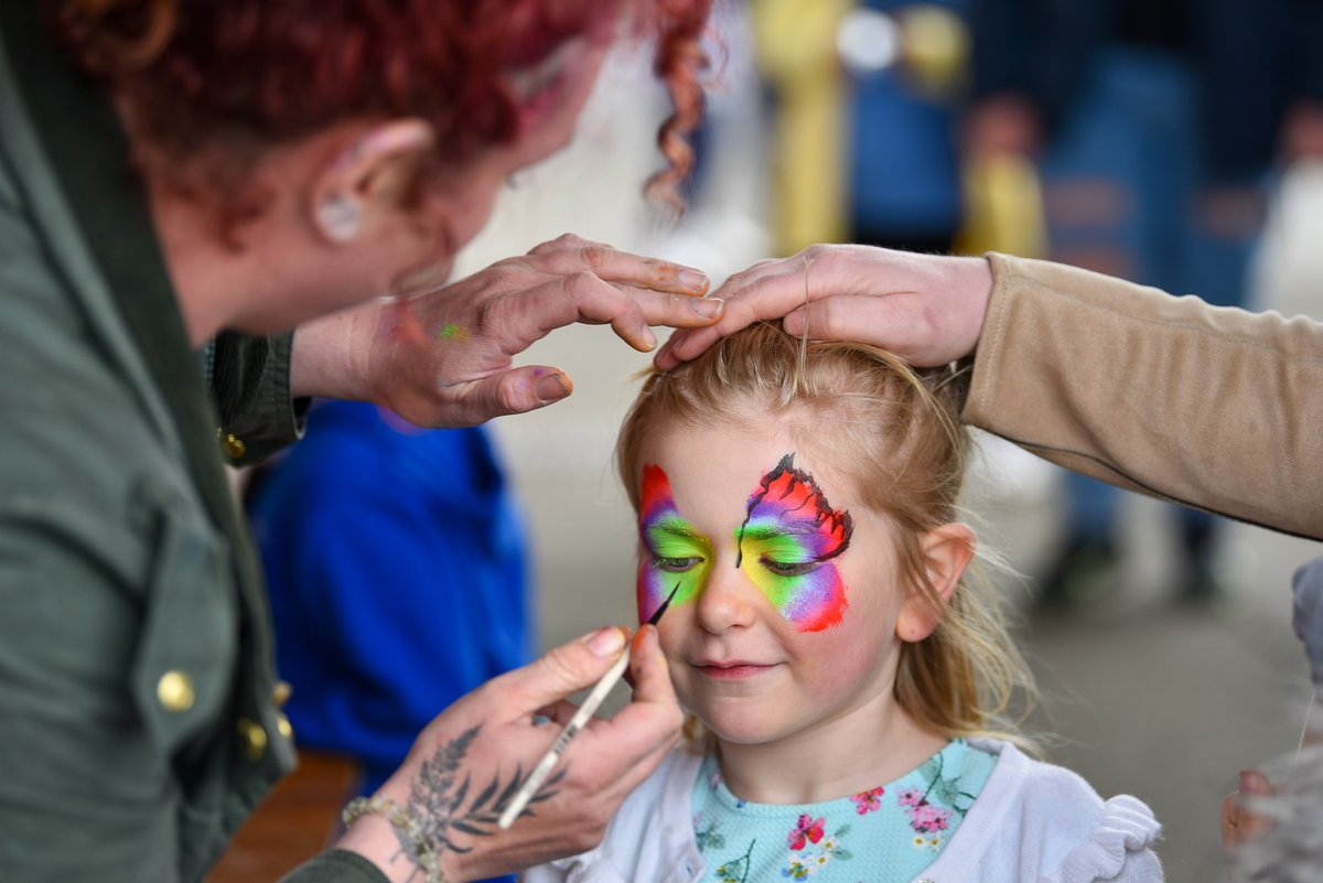Redcarracing's tweet photo. 🐰Come and join the Easter Bunny and friends this Easter at Redcar Racecourse
🏇Spend your bank holiday Monday enjoying a great day of racing and lots of family fun.
🐣🐰👉https://t.co/jNmFI1VsQZ
#Comejoinus #redcarracing #AfternoonOut #horseracing #treatyourself #EasterFun https://t.co/h812B40M36