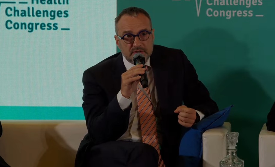 prof. Marcin Czech: wiele dzieci z RSV trafia do POZ, wiele trafia do szpitali to ogromne koszty. Można ich uniknąć stosując profilaktykę #RSV, udowadniają to kraje stosujące ochronę populacyjną. To koszty bezpośrednie, a trzeba jeszcze pamiętać o kosztach pośrednich #HCC2025