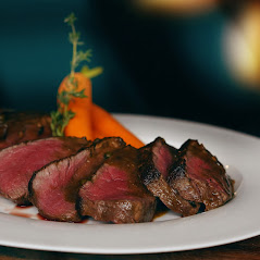 SelfupApp's tweet photo. We can’t fix the economy, but we CAN teach you to make the perfect steak. 🍽️🔥 https://t.co/fMDAhk6mj1