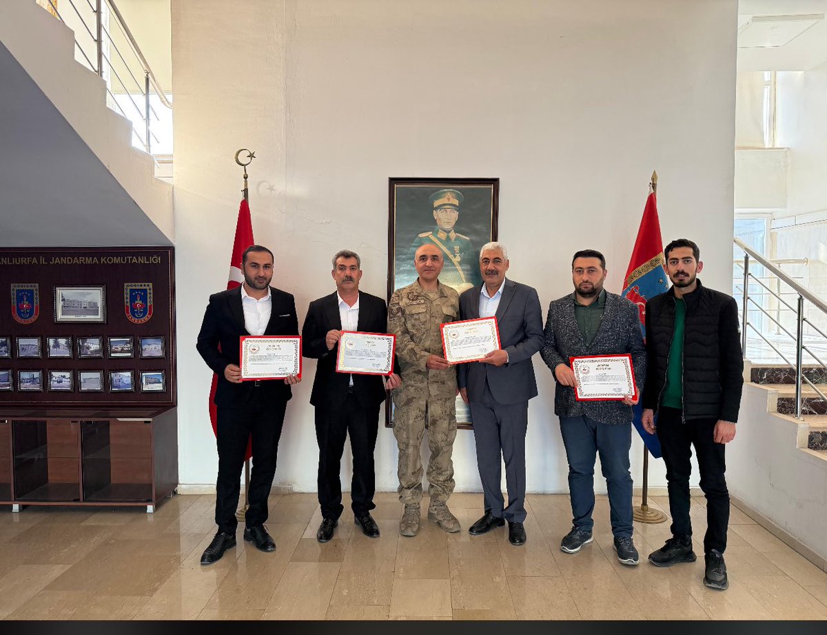 Jandarma asayiş vakfı tarafından şahsıma taktim edilen teşekkür belgesini aldım.Atadan babadan bugüne kadar devletimizin emrinde olduk,olmaya devam edeceğiz.Rabbim devletimizin eksikliğini vermesin.