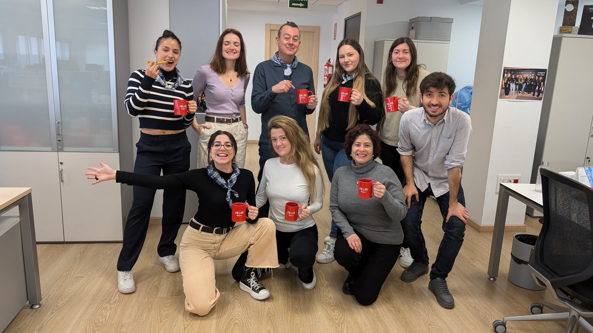 TICnegociosVLC's tweet photo. Hoy en @camara_valencia hemos desayunado una buena xocolatà con churros y buñuelos para dar la bienvenida a las #Fallas2025. ¿Es mucho pedir empezar así todos los días en la oficina? 😂 Que rápido nos acostumbramos a lo bueno... 😜 #JaEstemEnFalles https://t.co/jq25jWuZAS