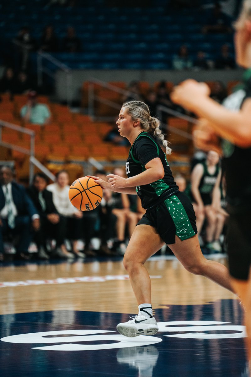 RSNsports1's tweet image. 4 minutes to go.. One team will advance to the #classAA championship game on Saturday.. one team will go home. Current score: Chas. Catholic-47, St. Marys-45. get 👏your👏 popcorn👏ready👏 #wvgirlsbb