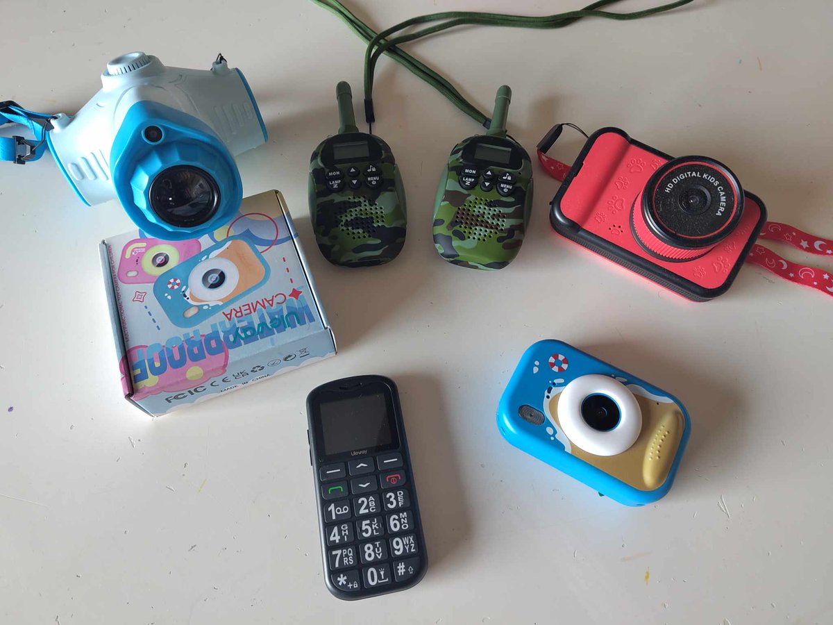 randomwomanfr's tweet photo. Thanks to @biubiubiuu__ for whom I have been testing products for a while now, camera for children, walkie-talkies, cameras for the pool, and phone for my grandmother! #amazonreview #amazonreviewer  #temureviewer #temureview #sheinreview #prepaid https://t.co/Fjx4cEGSTD