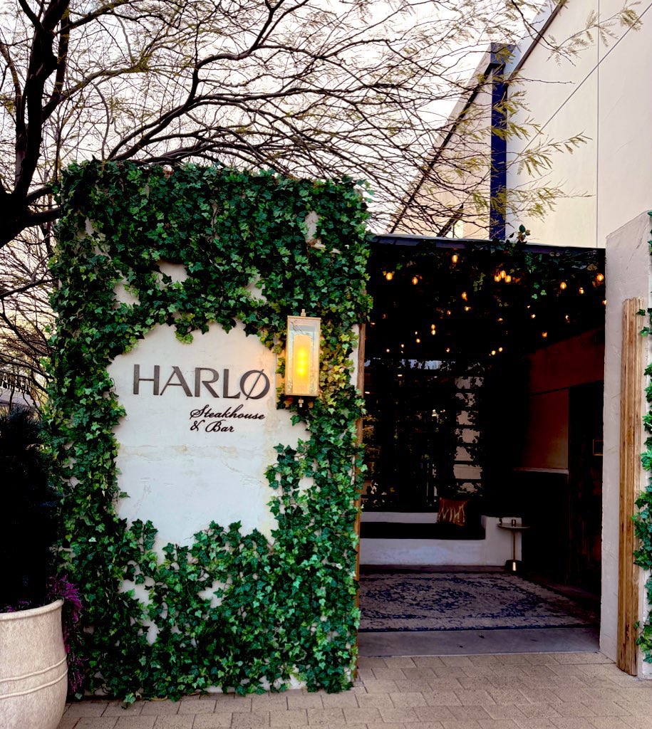 eatinglasvegas's tweet photo. A toast to #Harlo….which continues to be the gem among the zircons in “Downtown” Summerlin. Nonpareil steaks and pastas, with a compelling wine program no matter what your price point.🍾
@EatTalkRepeat 
#GinaMarinelli #KesterMasias 
🥩🍝🍷🥂 https://t.co/WqfZWTyVgq