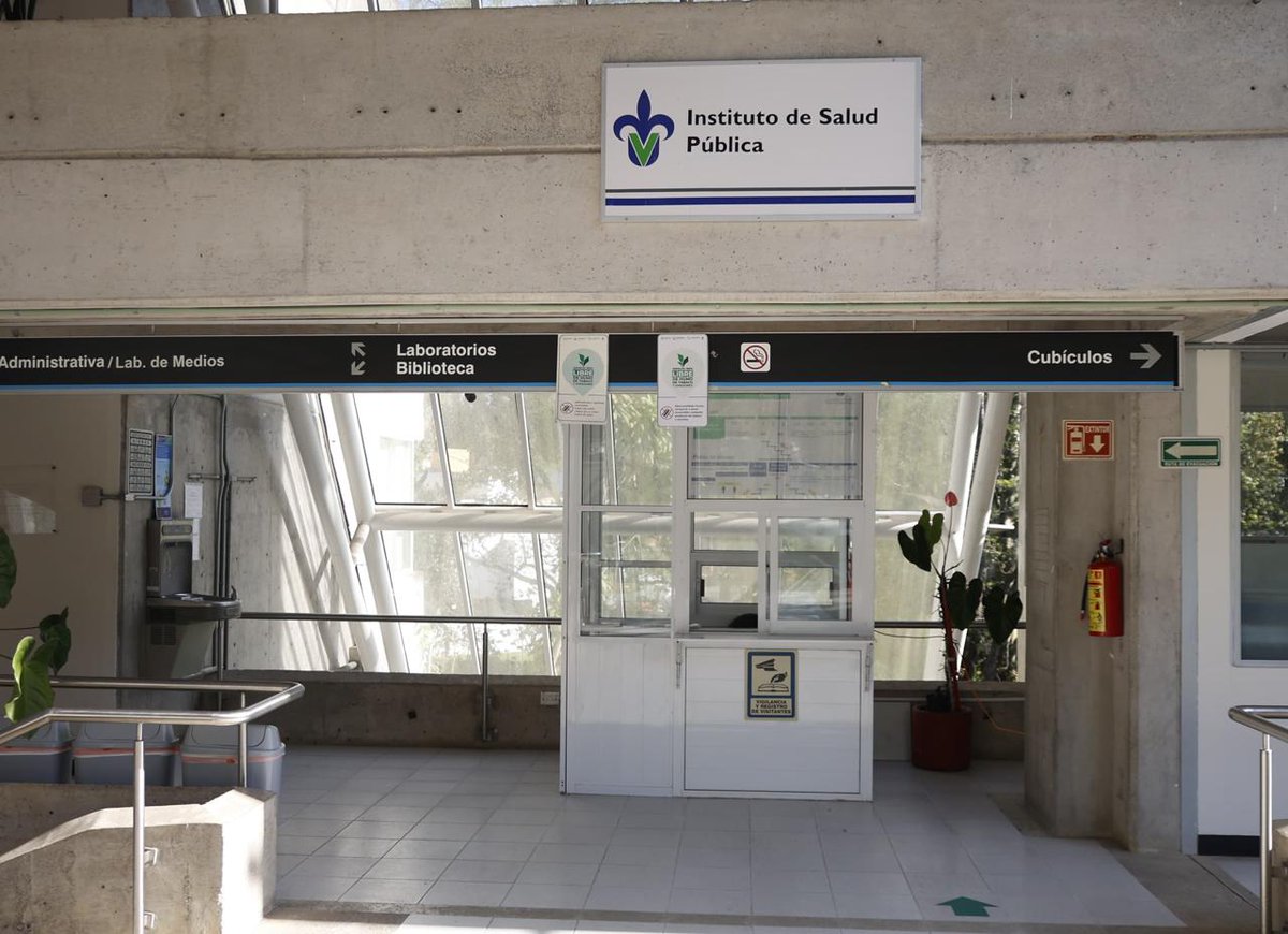 UVeracruzanaMx's tweet image. El rector Martín Aguilar inauguró la Unidad de Secuenciación Genómica, espacio que impulsará el estudio de enfermedades genéticas, el cáncer, desarrollo de procedimientos diagnósticos,terapias y medicina personalizada, identificación y caracterización de agentes infecciosos(1/2)