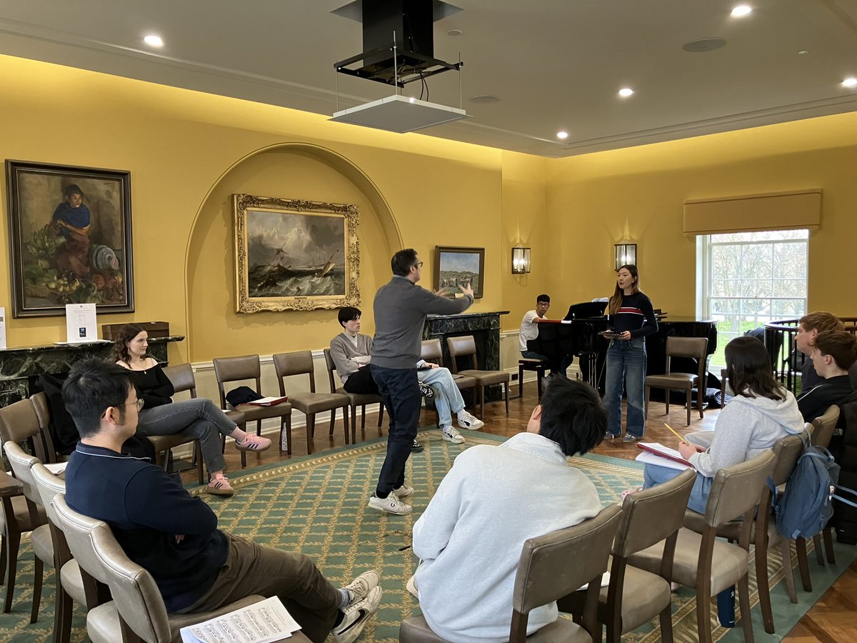 We've been working hard for our performance of Part II of Handel's MESSIAH on Sunday! Huge thanks to our superb singing teacher Bradley Smith for his inspiring workshops yesterday. Only a few tickets left now! eventbrite.co.uk/e/messiah-part… #singatcam <a href="/CamChoralAwards/">Cambridge Choral Award Scheme</a> <a href="/downingcollege/">Downing College</a>