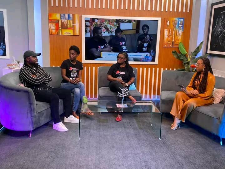 Notre déléguée générale *Gaelle Wondje* et notre secrétaire générale *Gabrielle Touko* sur le plateau de *C’ LE MATIN* sur *Balafon Tv* 💚♥️💛