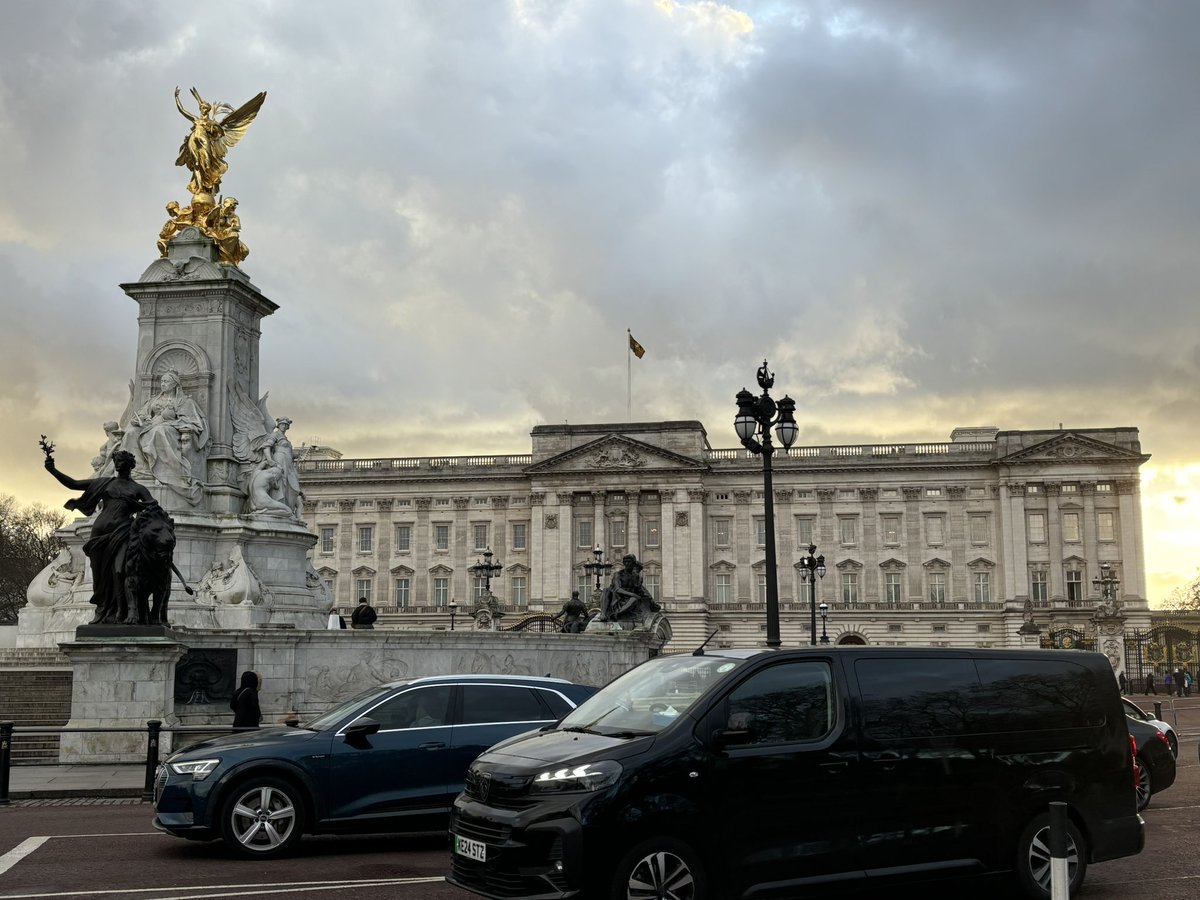 Mark Smith (@dmsmifffy) on Twitter photo Honoured today to attend a reception hosted by King Charles at Buckingham Palace, with Ministers and representatives of organisations dedicated to transforming futures through water security. 🙏 to <a href="/FCDOGovUK/">Foreign, Commonwealth & Development Office</a> <a href="/wateraid/">WaterAid</a> <a href="/watercommongood/">Global Commission on the Economics of Water</a> for collective action on #Water4Climate Honoured today to attend a reception hosted by King Charles at Buckingham Palace, with Ministers and representatives of organisations dedicated to transforming futures through water security. 🙏 to <a href="/FCDOGovUK/">Foreign, Commonwealth & Development Office</a> <a href="/wateraid/">WaterAid</a> <a href="/watercommongood/">Global Commission on the Economics of Water</a> for collective action on #Water4Climate