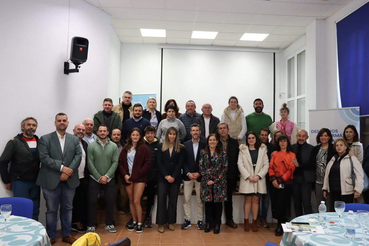 Ayto_CSM's tweet photo. @museojuguetecsm @Clave_Economica 🤝 En este sentido, el alcalde de Cuevas de San Marco incidió en la importancia en trabajar de forma conjunta entre todos los municipios, aprovechando el potencial y la situación geográfica de "la mejor comarca" https://t.co/E6AjWZvNMZ