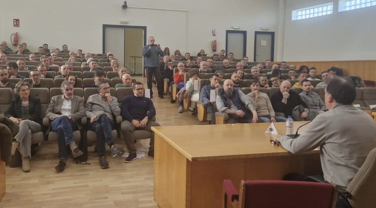 Hemos celebrado en León una Jornada sobre el Modelo Policial, con la participación de Samuel Vazquez, analizando la necesidad de dotarnos de un nuevo Modelo Policial que proteja de las amenazas de delincuencia  actuales y en el que la #PoliciaLocal amplíe su marco competencial.