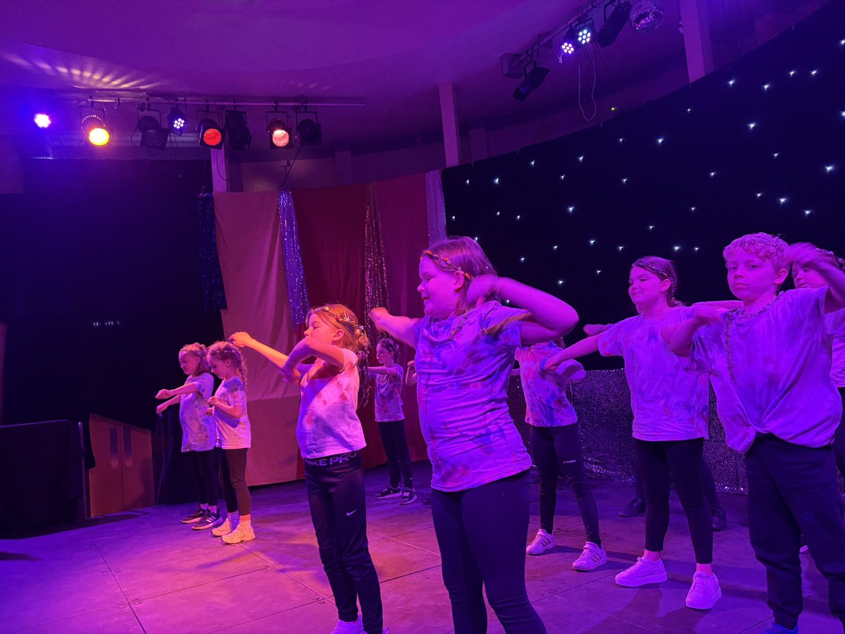 Retford Oaks PE (@oakspe) on Twitter photo Today was performance day for the primaries involved in this year’s dance festival. Huge well done to all the students who danced us through the Eras 💃 🕺 <a href="/YourSchoolGames/">School Games</a> #BassetlawSGO <a href="/retfordoaks/">Retford Oaks Academy</a> Today was performance day for the primaries involved in this year’s dance festival. Huge well done to all the students who danced us through the Eras 💃 🕺 <a href="/YourSchoolGames/">School Games</a> #BassetlawSGO <a href="/retfordoaks/">Retford Oaks Academy</a>