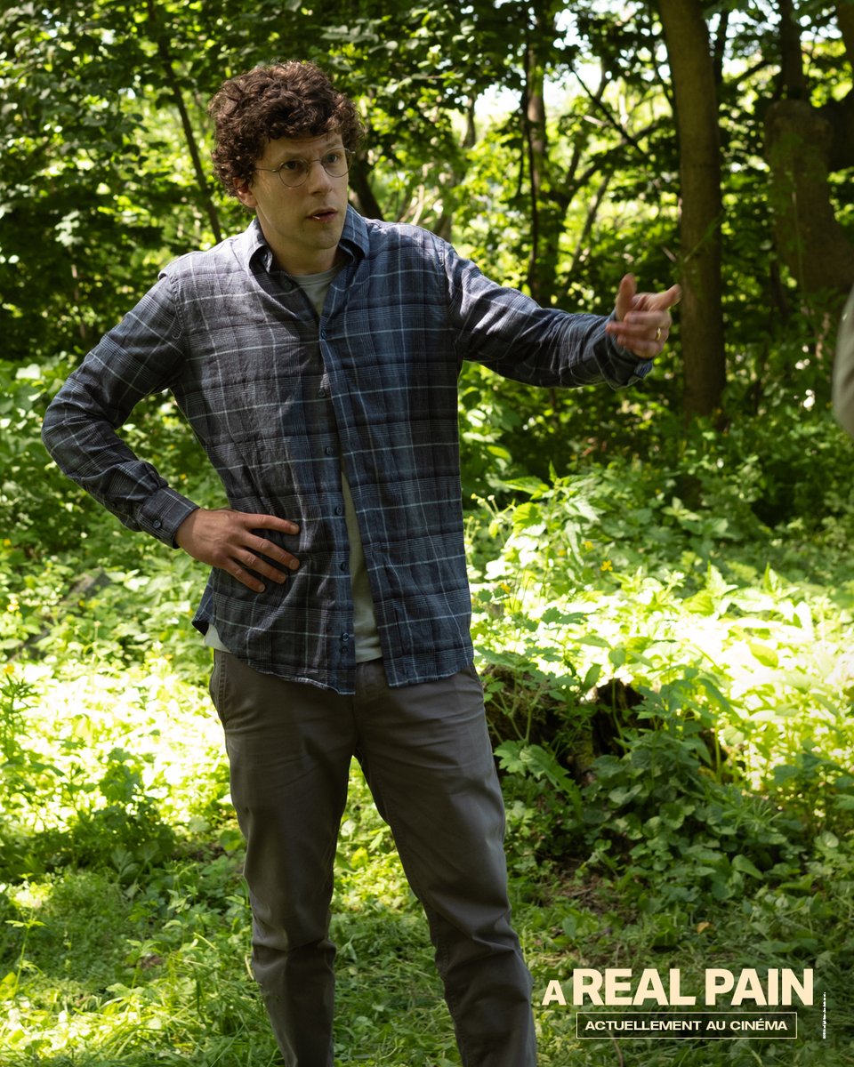 SearchlightFR's tweet image. Plongez dans les coulisses du film écrit et réalisé par Jesse Eisenberg. 🎥 #ARealPain, actuellement au cinéma.