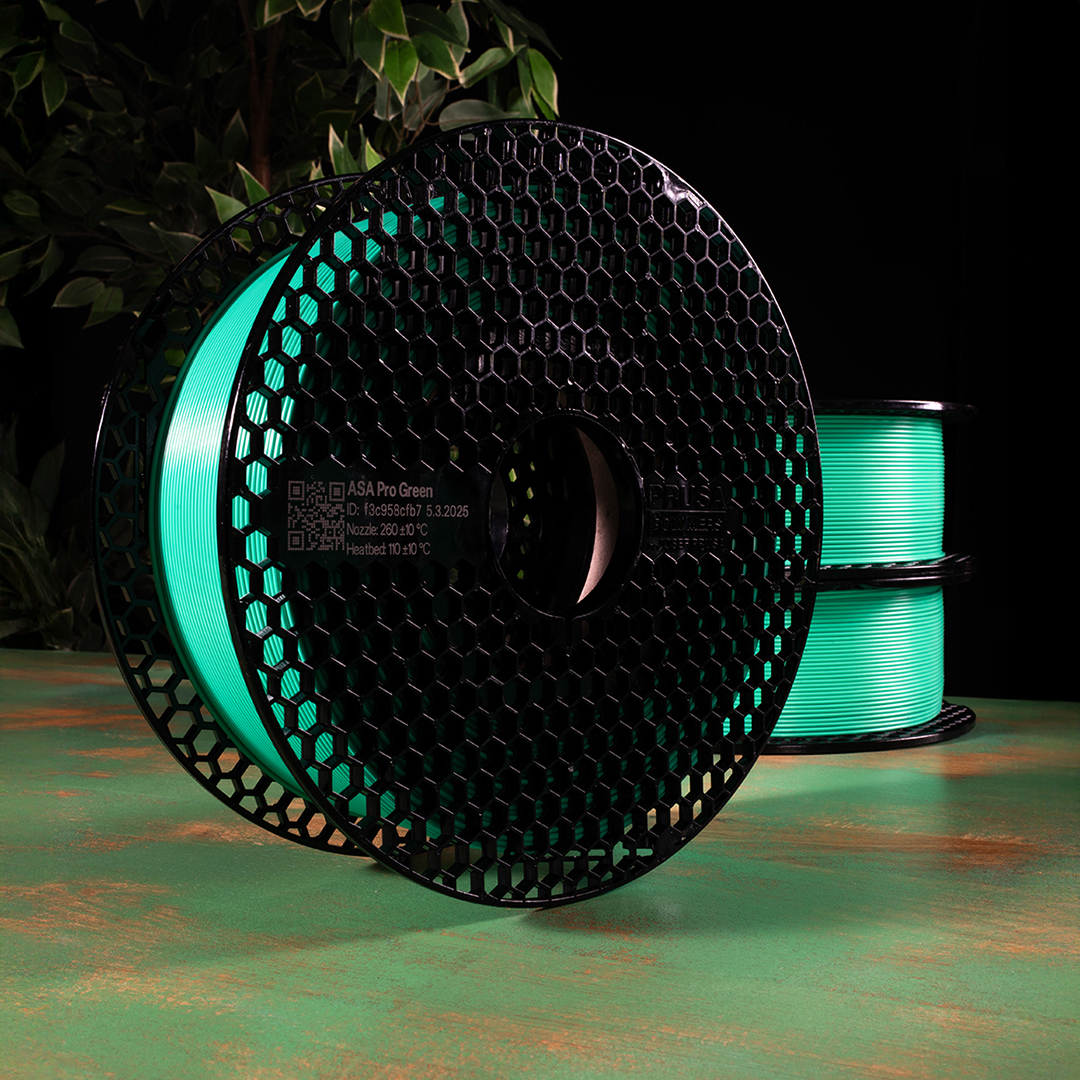 We're introducing three new filaments in Prusa Pro Green. 🟢 In addition to our PC Blend, you can now get this bold color in PLA, PETG, and ASA. ✨