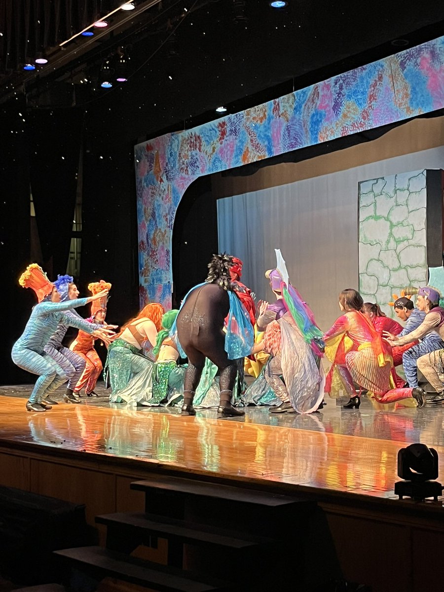 GoMESDukes's tweet image. Marlboro Elementary visited @GoMHSDukes for a preview of The Little Mermaid 🧜‍♀️  it was so much fun being under the sea! @marlborosd 🦀