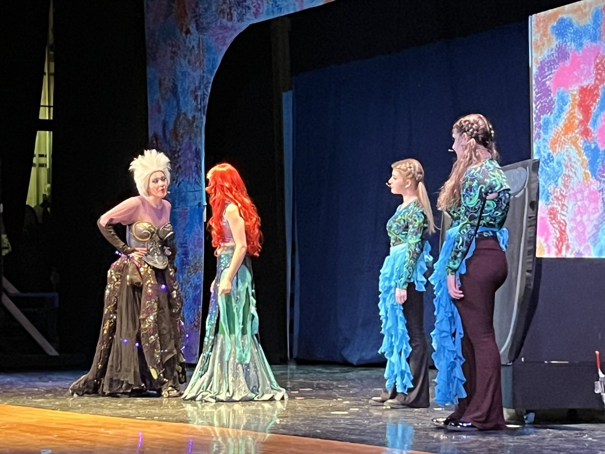 GoMESDukes's tweet image. Marlboro Elementary visited @GoMHSDukes for a preview of The Little Mermaid 🧜‍♀️  it was so much fun being under the sea! @marlborosd 🦀