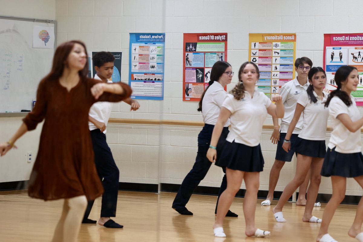 BISHouston's tweet image. Lights, camera, dance! In the dance studio with Year 9 - rhythmically stepping into the vibrant world of Bollywood with an energetic, parent-led workshop. #BISHouston #CreateYourFuture #BollywoodDance