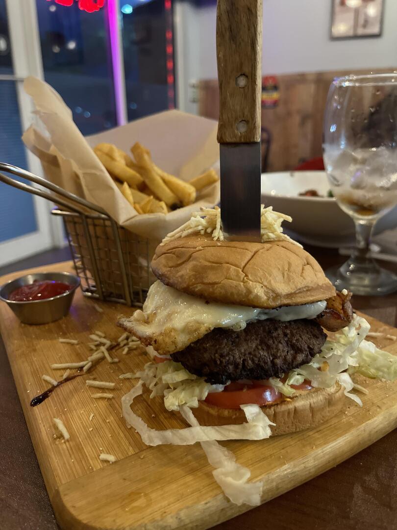 gamefamex's tweet image. Burger with fried cheese and egg 
👉 amzn.to/3ILCEu6
#ad #BurgerLovers #CheeseAddict #Eggcellent #FoodieFavorites #GourmetBurger #foodie #burgers #cooking #fastfood #trending #sandwiches #yum #foodpoll