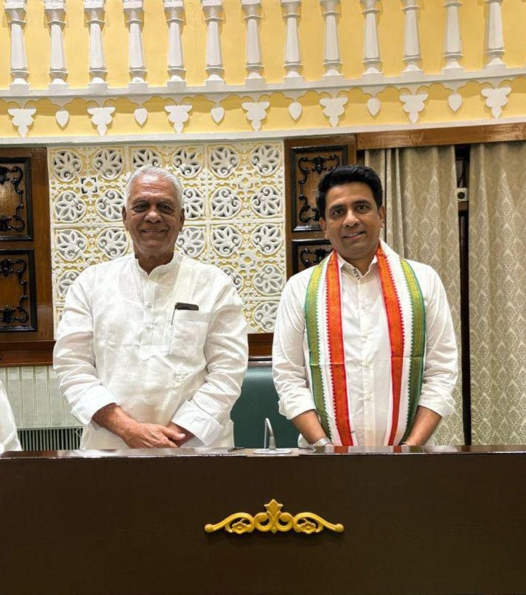 నేడు తెలంగాణ అసెంబ్లీ సమావేశాల సందర్భంగా నా జీవితంలో మర్చిపోలేని ఘట్టం నాన్నగారితో నేను కలిసి తెలంగాణ అసెంబ్లీ సమావేశాలలో పాల్గొనడం జరిగినది ఈ స్థాయికి రావడానికి కారణం నాన్నగారు మరియు నా నియోజకవర్గ ప్రజలు అని మీకు తెలియజేస్తున్నాను
 మీ 
డా.కే.రాజేష్ రెడ్డి ఎమ్మెల్యే
నాగర్ కర్నూలు