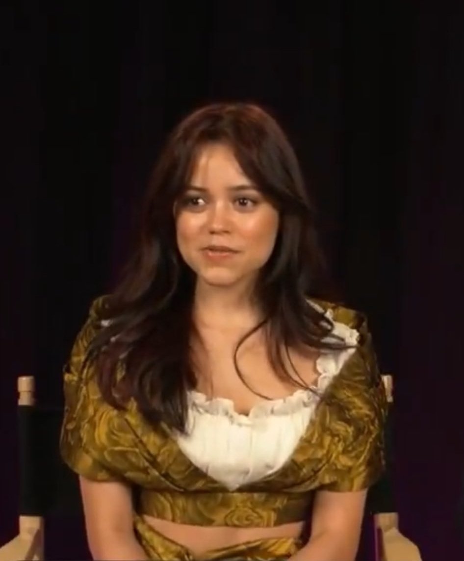 AdrianCodc's tweet image. imagine hating on me but I&apos;m just a guy who loves music and jenna ortega