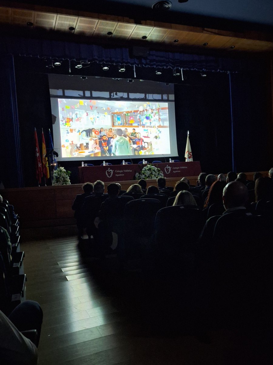 Ya han llegado los invitados al acto. 
Y comenzamos con un video de presentación del colegio. 
#Excelencia #EFQM #EFQM500 <a href="/colegiovaldeluz/">Colegio Valdeluz</a> <a href="/OSA_Agustinos/">Agustinos</a> <a href="/ecatolicmadrid/">Escuelas Católicas Madrid</a> <a href="/Club_Excelencia/">ClubExcelencia-CEG</a> <a href="/Madrid/">Ayuntamiento Madrid</a> <a href="/JMDFuencarral/">Distrito de Fuencarral-El Pardo</a>