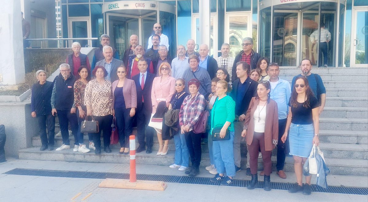 Suriye'deki Alevi katliamını öven Yeni Şafak Yazarı İsmail Kılıçaslan hakkında Tarsus Emek ve Demokrasi Güçleri ve Mersin Barosu'ndan avukatlar ile birlikte suç duyurusunda bulunduk.
Yeni Şafak'ın katliam çağrısına, laiklik ve yaşam düşmanlığına, bu alçaklığa sessiz kalmayacağız!