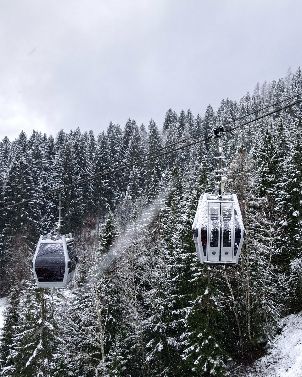 MONTBLANC_NR's tweet photo. Winter is not over !!!
Le #brevent est sous la neige aujourd’hui !! Le #printemps peut attendre 😉
📍le domaine est ouvert jusqu’au 20 avril (sous conditions d’enneigement) https://t.co/pacXnpU6NY