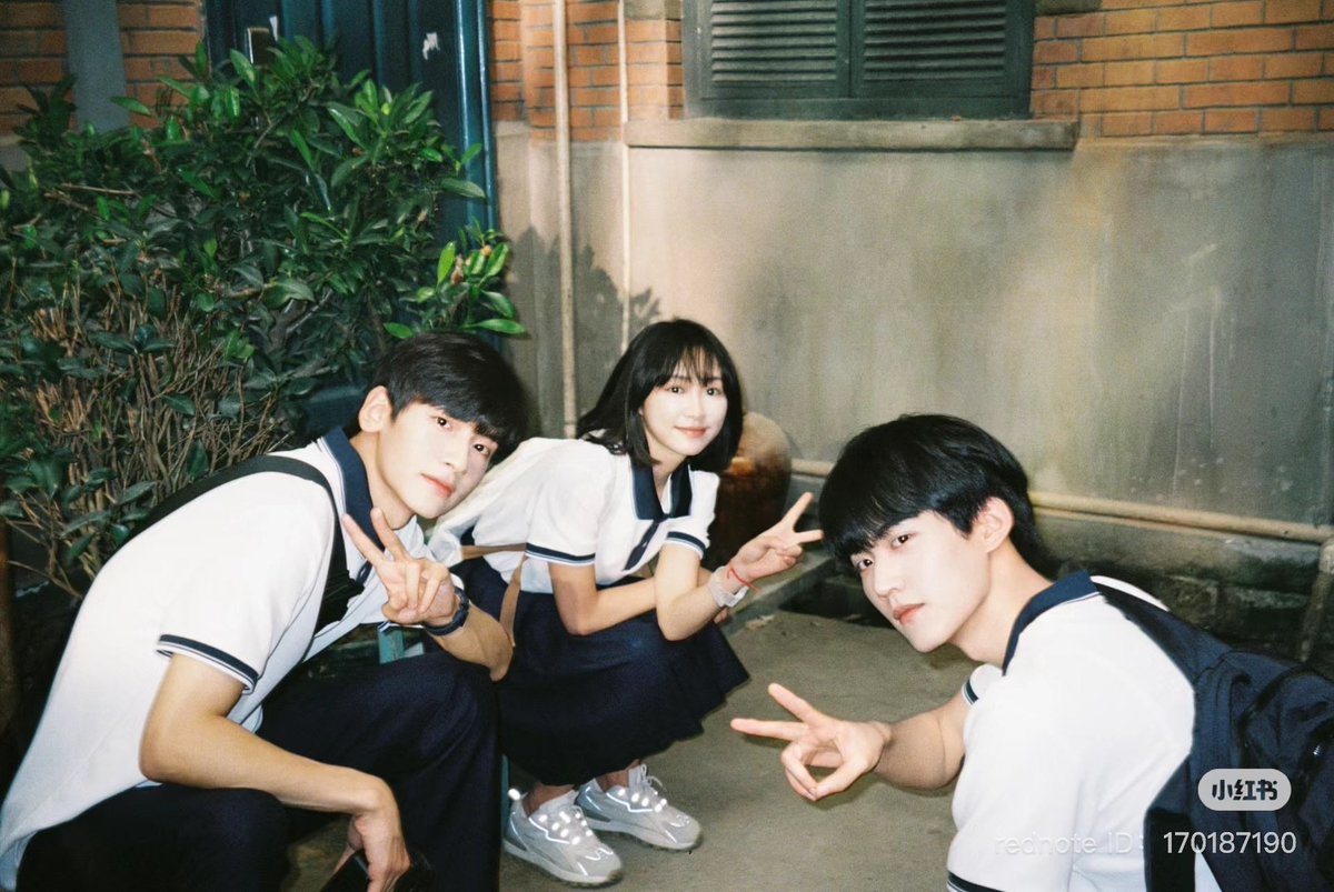 EmbraceFiction's tweet photo. #AlwaysHome is a growing-up neighborhood drama that traverses from our shiny, glittery youth all the way to our humdrum adulthood.

I love that it gives us much energy &amp; nostalgia of youth but as it eventually wears off, it does not coat the reality in rainbows and butterflies. https://t.co/kuDKX3VoNU