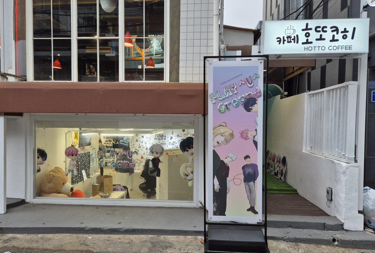 0202heee's tweet photo. PLAY^V^Ground 2주년 기념카페
#1
2주년 기념이라서 2주년 날짜에 맞춰서
방문 했습니다 😆💗
평일이고 마지막 날이라
사람이 좀 없지 않을까 했는데
꽤 계시더라구요 🥹
내부는 아기자기 했고
솜깅이들 포토존이 너무 잘 되어있었어요
#플리는_고급지게_놀아
#PLAY_Ground https://t.co/pd2Ab8NpLb