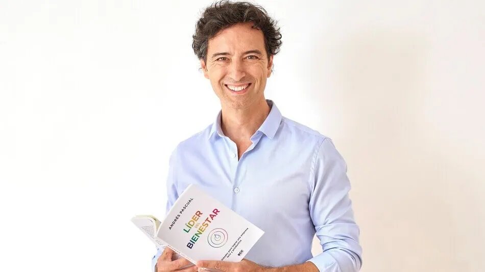 Universidad Internacional de La Rioja (UNIR) (@uniruniversidad) on Twitter photo 💼🌟 ¿A qué se dedica un Chief Happiness Officer? Descubre en este artículo de <a href="/andres_pascual/">Andrés Pascual</a> cómo es su día a día y las 10 claves para liderar desde el #bienestar.
🔗 ow.ly/cPrP50V9w1a
💬 "Invertir en felicidad no es solo lo correcto, sino también lo más rentable." 🚀 💼🌟 ¿A qué se dedica un Chief Happiness Officer? Descubre en este artículo de <a href="/andres_pascual/">Andrés Pascual</a> cómo es su día a día y las 10 claves para liderar desde el #bienestar.
🔗 ow.ly/cPrP50V9w1a
💬 "Invertir en felicidad no es solo lo correcto, sino también lo más rentable." 🚀