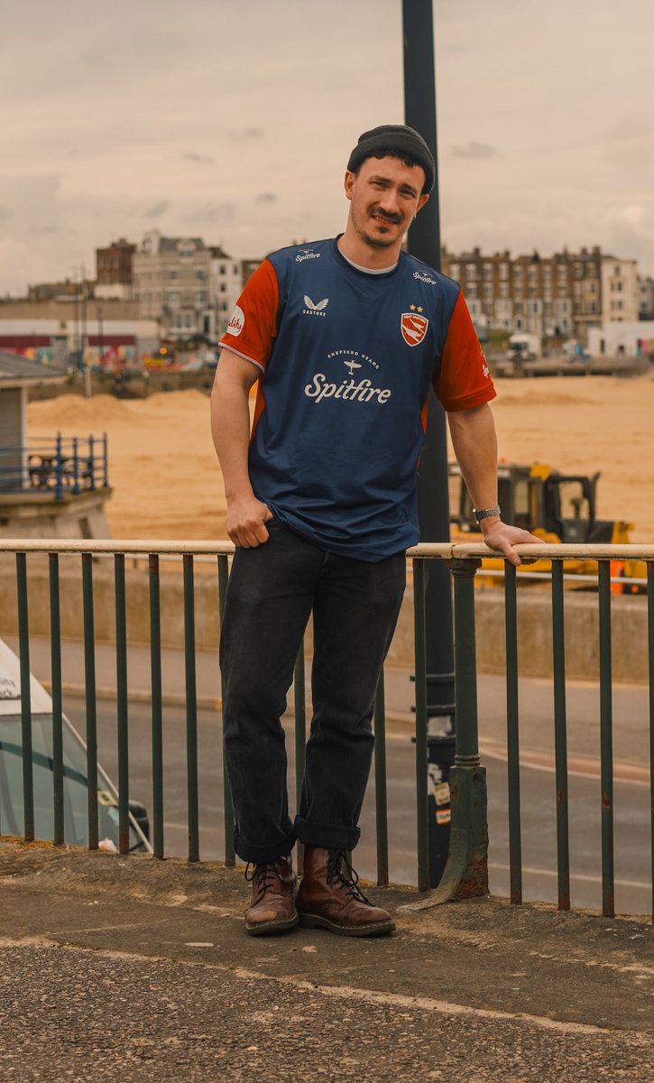 KentCricket's tweet image. Your county. Your team. ✈️ #KeepItKent

👕 Kent Spitfires&apos; 2025/26 @vitalityblast T20 shirt is
available now: bit.ly/Buy2526KentT20…