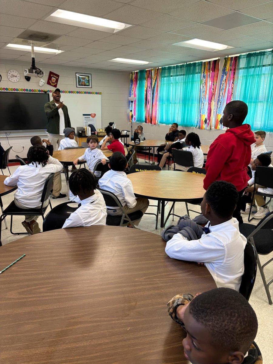 terrance_tuck's tweet image. One of the greatest lessons we can teach young men is how to think critically and make wise decisions. Leadership and independence don’t happen by chance they are built through experience, guidance, and learning to navigate challenges. #TuckProject #Mentoring #SuccessMindset