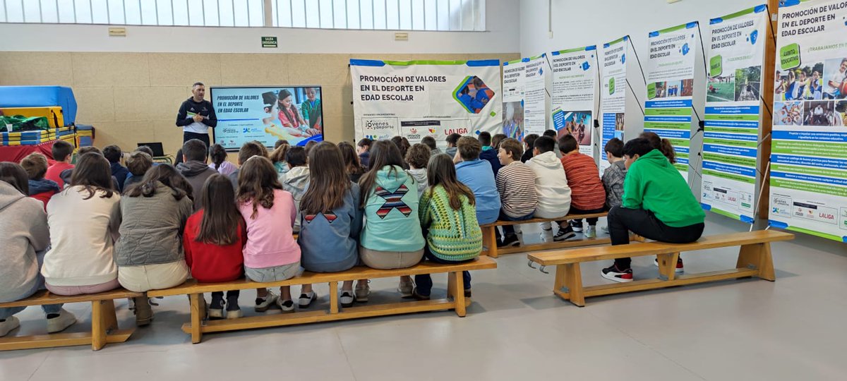 El programa 'PROMOCIÓN DE VALORES EN EL DEPORTE EN EDAD ESCOLAR' ha visitado hoy el CEIP Federico García Lorca de Mérida, octavo del curso.

<a href="/rubentanco43/">Ruben Tanco</a> ha impartido la charla teórico-práctica a 47 alumn@s de 5º y 6º de Primaria.

Organizan <a href="/FJyD/">Fundación Jóvenes y Deporte 🅵🅹🆈🅳 💚🤍🖤</a> y <a href="/gesto_deportivo/">Gesto Deportivo</a>.