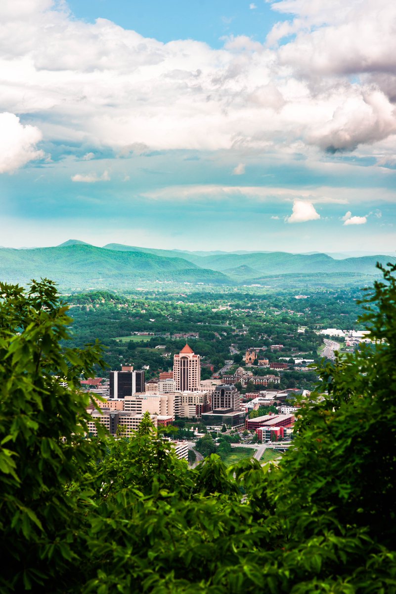 visitvbr's tweet image. We're excited to announce that Roanoke is featured in @BusinessInsider 🥳Our PR team hosted writer Hayley Hutson when she visited VBR, and we're so grateful she's included Roanoke in her article about five East Coast towns that are great alternatives to the usual hotspot!
