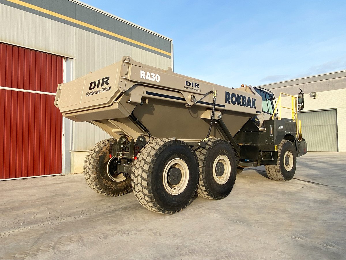 FIRST Rokbak haulers reach Spain 🇪🇸👏 Our new dealer, DIR International Trading, have been operating in the heavy machinery industry for nearly three decades, positioning themselves as an important player in the Iberian Peninsula. Read more➡️ow.ly/v4nl50VhcEV #Rokbak