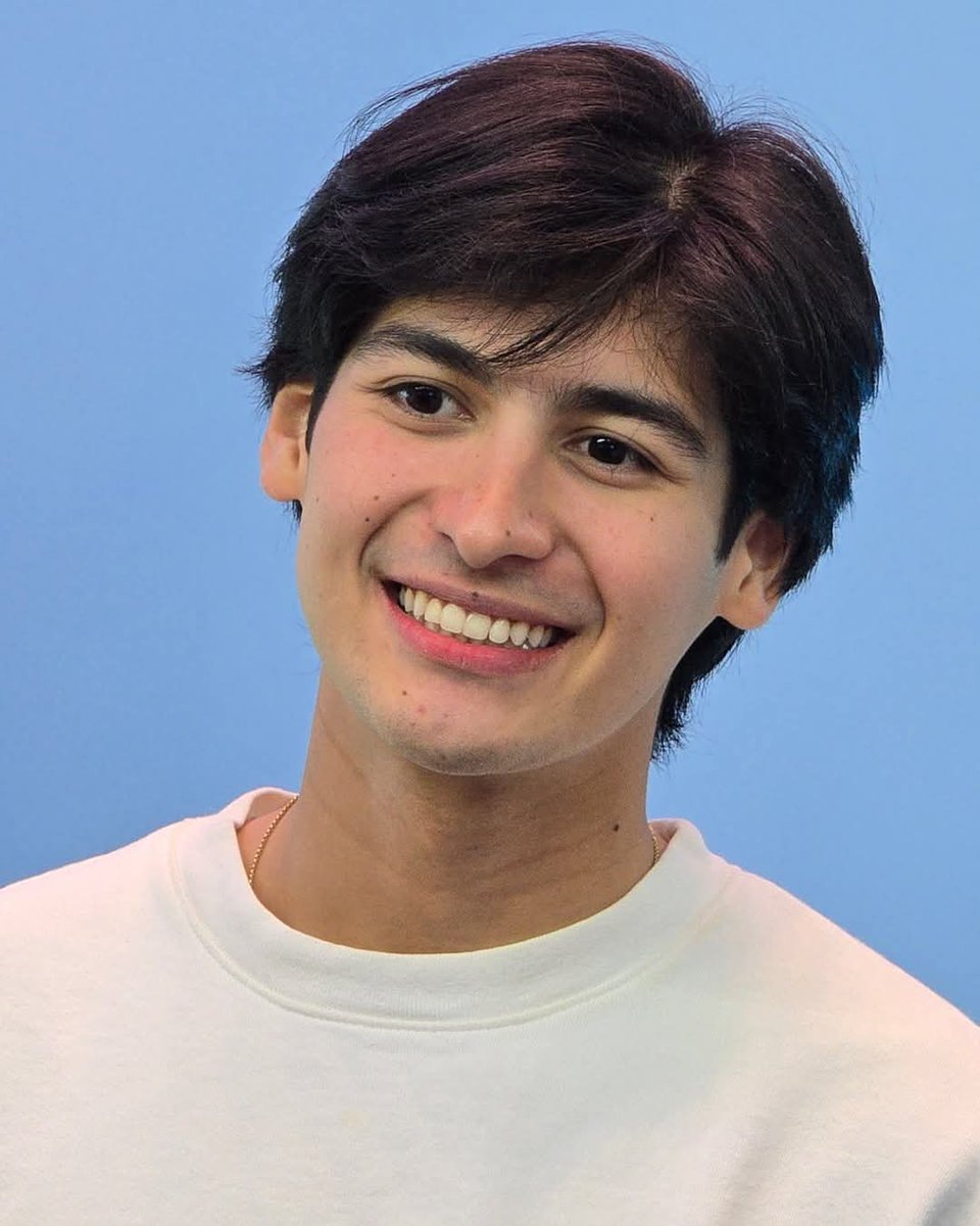 StudioVivaPH's tweet photo. Isang ngiti mo lang, soafer buo na araw naming lahat 😭🤍

Panoorin si Andres Muhlach sa 'Ang Mutya ng Section E' on Viva One at 'Da Pers Family' on TV5

#AngMutyaNgSectionE
#DaPersFamily
#AndresMuhlach
#StudioViva 
#VivaOne https://t.co/Fs3yjSkkmS