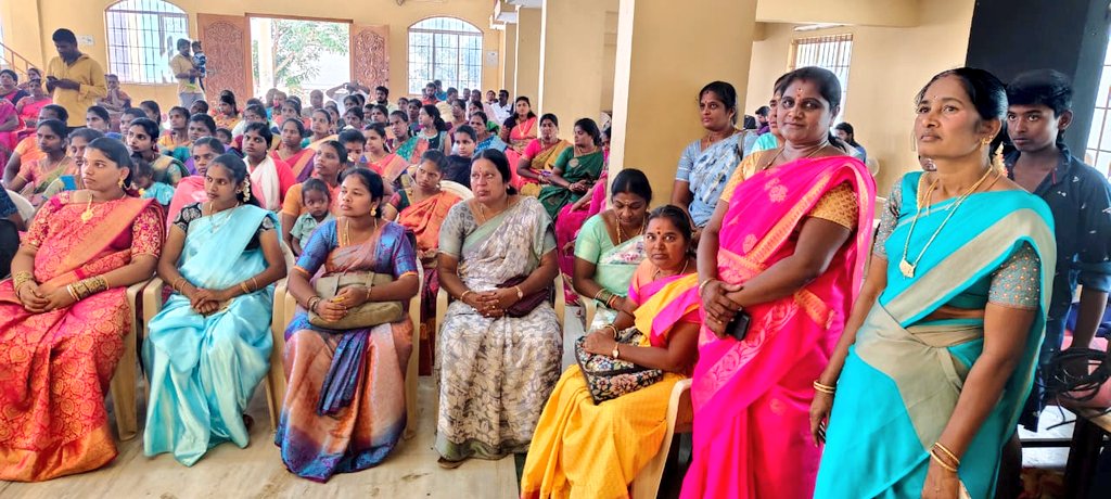 PPalaniappanDMK's tweet image. மாண்புமிகு  தமிழ்நாடு முதலமைச்சர் அண்ணன் தளபதி திரு @mkstalin அவர்களின்
72-வது பிறந்த நாளை முன்னிட்டு
அரூர் சட்டமன்ற தொகுதி
அரூர் நகரத்தில் பல்வேறு இடங்களில் ஏழை எளியோருக்கு வேட்டி, புடவை மற்றும் உணவு வழங்கி சிறப்பாக கொண்டாடி மகிழ்ந்தோம்,
@Udhaystalin @arivalayam @MRKPanneer