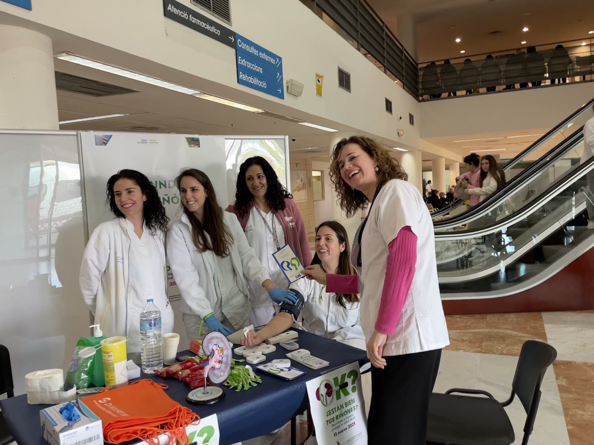 🔵 Avui hem celebrat el Dia Mundial del Ronyó!

El Servei de Nefrologia ha instal·lat una taula informativa al hall de Consultes Externes, on hem realitzat controls de tensió i glucèmia i hem ofert assessorament sobre salut renal.  

Gràcies a tots per participar! #somsonllatzer