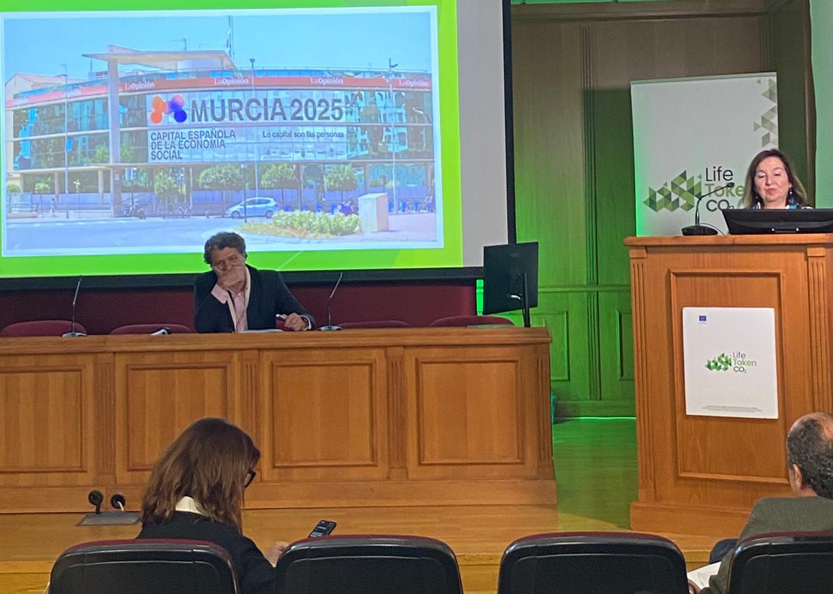 🟢Toda una experiencia haber participado en el I Congreso LIFE TOKEN CO² celebrado en la <a href="/UCAM/">UCAM Universidad</a>  hace unos días por medio de nuestra responsable de proyectos europeos, Elena Díaz, y haber analizado la contratación pública desde la #EconomíaSocial aplicada al a gestión forestal.