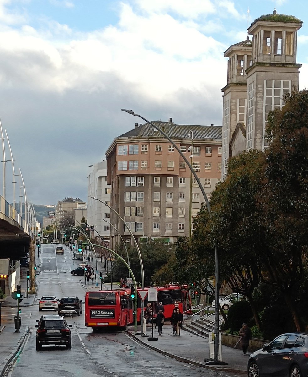 BlogBusurbano's tweet image. Realmente no vemos complicación en esta circunstancia provisional: paradas claras, buena situación... ¿no...?

Y nos sorprende agradablemente el funcionamiento del panel (eso sí, lo redactaríamos "un poco distinto"; cosas nuestras).

La #Lín11 es convidada de piedra.
Ahí no para.