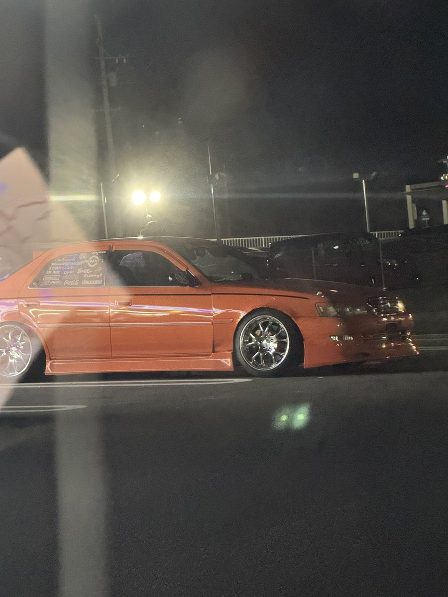 sr20_yuuga's tweet photo. 夜勤があるから近くのコンビニで時間潰してたらみたことあるクレスタ来た笑

勝手に盗撮ごめんなさい🙇‍♂️ https://t.co/H8QYM7EVfL