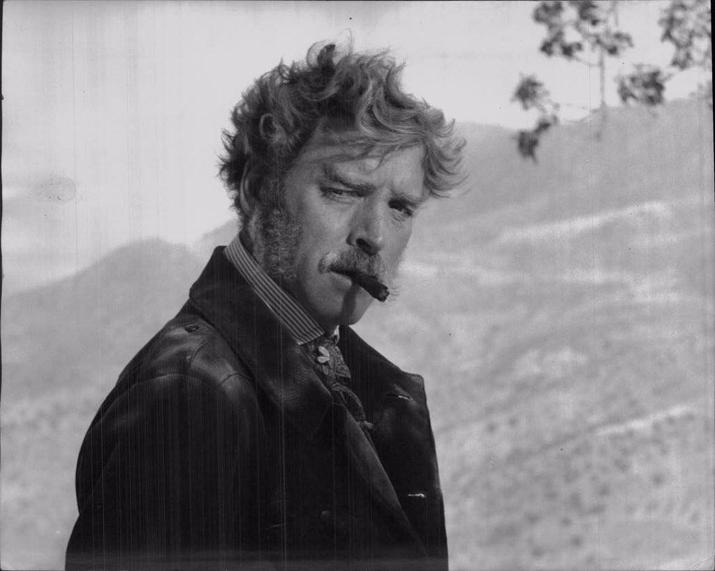 "Si queremos que todo siga como está, es necesario que todo cambie".
"El gatopardo", Giuseppe Tomasi di Lampedusa