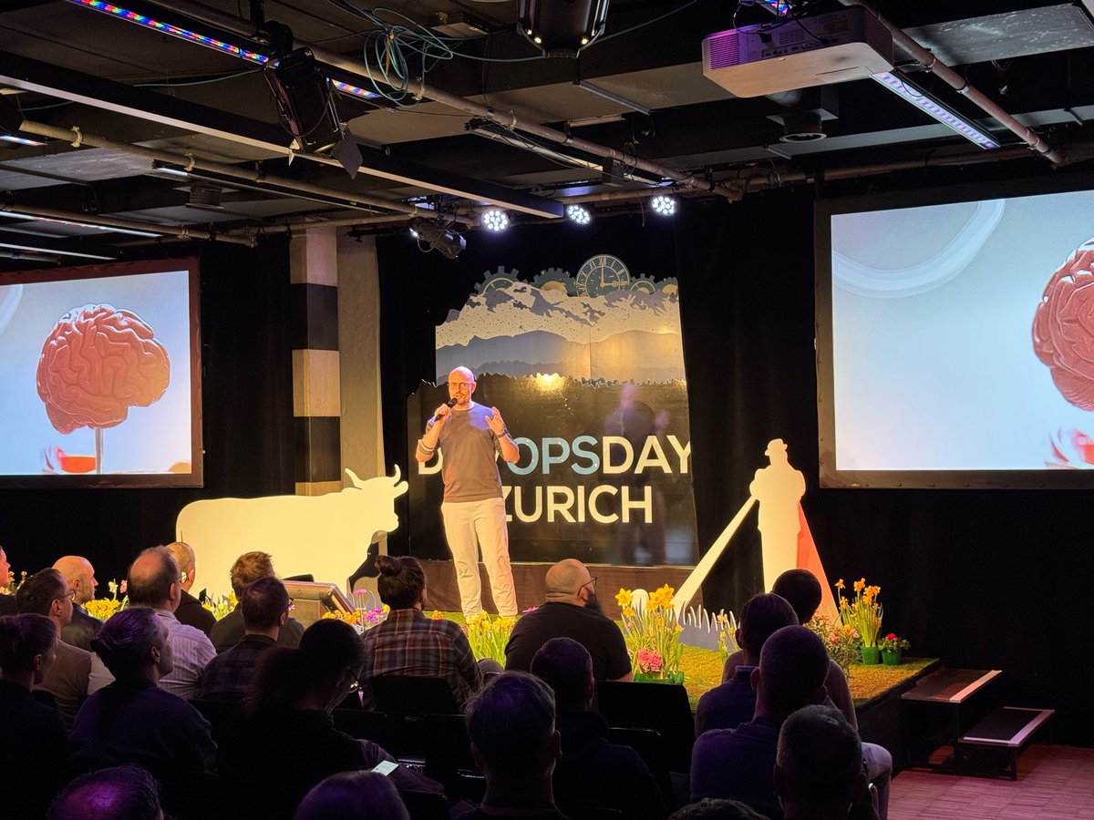 🔄 Fantastic ignite talk by @AntonioAlvino on "The perfect match: XP &amp; Team Topologies!" 🚀 Pair programming &amp; TDD in action to reduce cognitive load &amp; boost team interactions. Loved it! 👏 #dodzh #DevOpsDaysZH