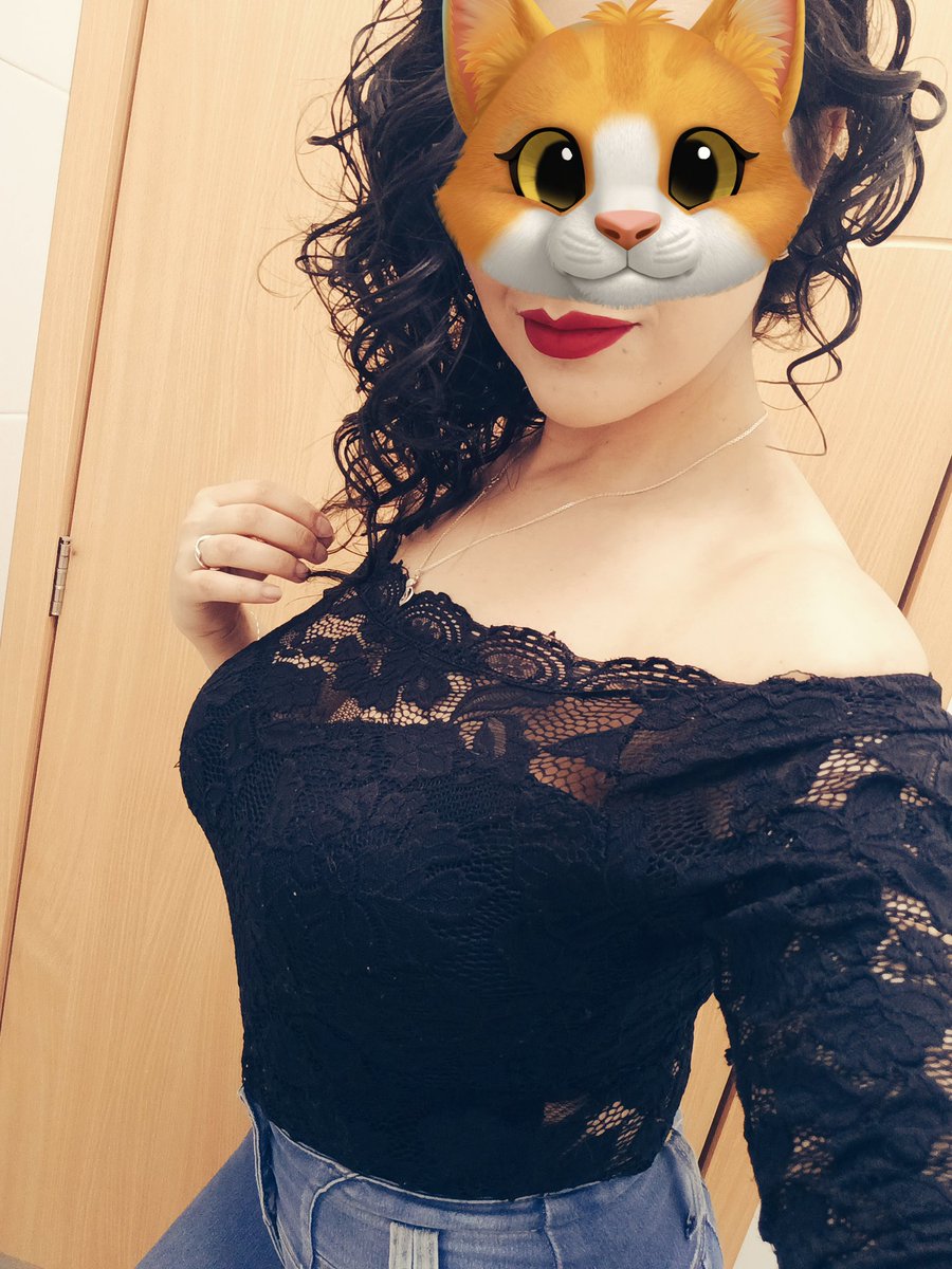 Yo soy una mujer que ama el verano pero no les pasa que el frío hace que uno quiera estar siempre más caliente de lo normal? Y hoy es uno de estos días que amanecí caliente caliente 🥵
Cuéntame si eres más de calor o de frío
Dale me gusta, regálame un RT y sígueme