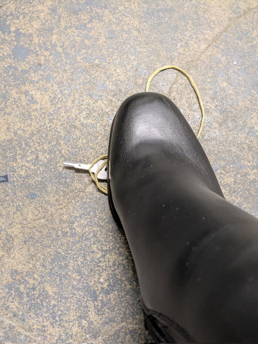 SStiefelherrin's tweet image. Alle Loser, Würmer und Wichte
Müssen verschlossen sein!
#finfom #femdom #Herrin #chastity 
#keusch #beta #loser