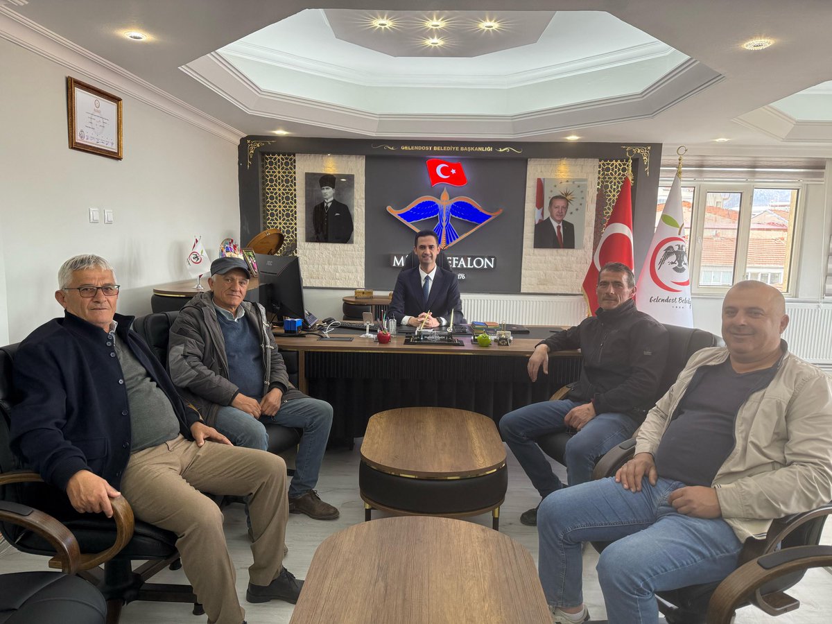 Belediye Meclis Üyemiz Sn. Hakan Yılmaz, Sn. Uğur Kıyak, Sn. Lokman Yılmaz ve Sn. Hasan Ali Topan Belediye Başkanımız Sn. Mustafa Özmen’i makamında ziyaret etti. 

Nazik ziyaretleri için kendilerine teşekkür ederiz.